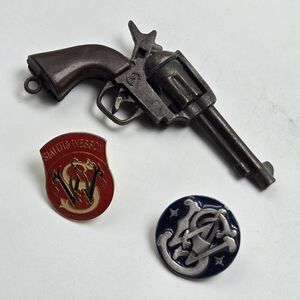 VTG Lot of 3 Smith & Wesson Lapel Pins Cap Gun 2nd Amendment Pro Gun Collectable